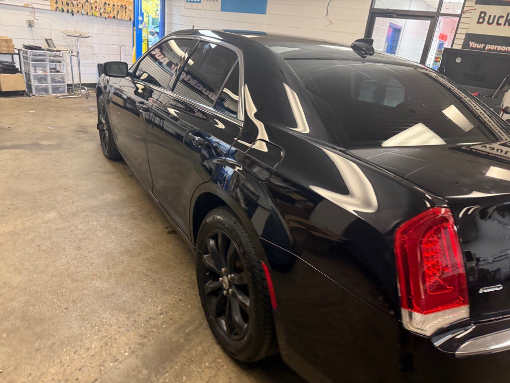 2015 Chrysler 300 Image 22
