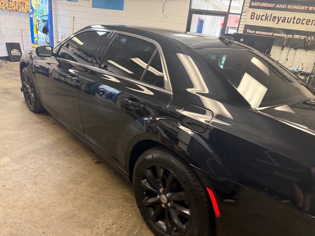 2015 Chrysler 300 Image 23