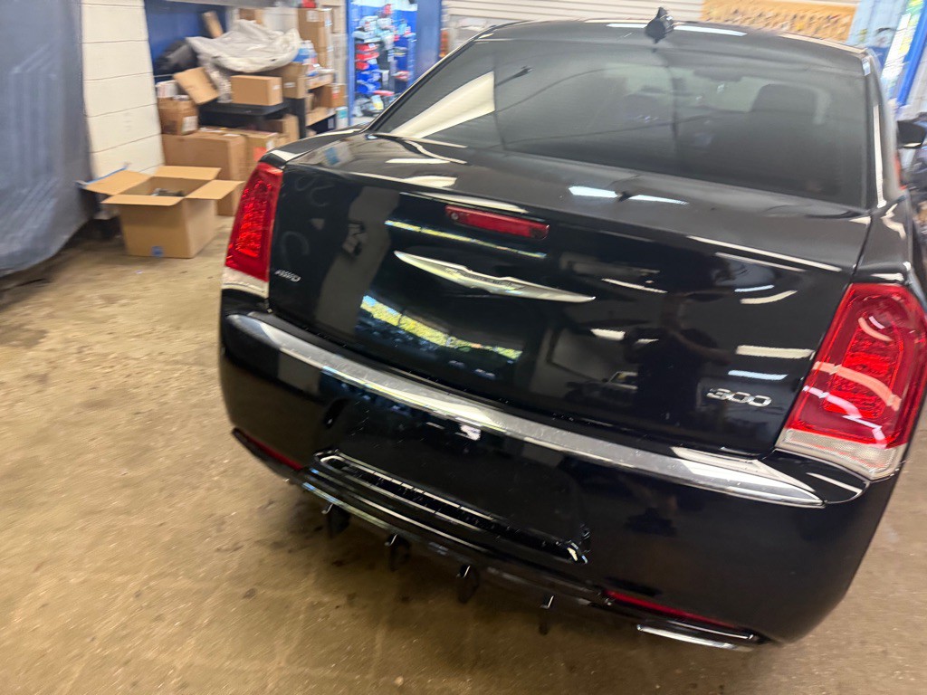 2015 Chrysler 300 Image 26