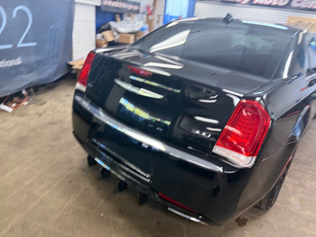 2015 Chrysler 300 Image 27
