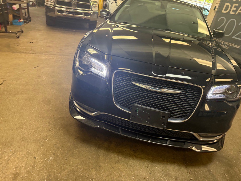 2015 Chrysler 300 Image 31