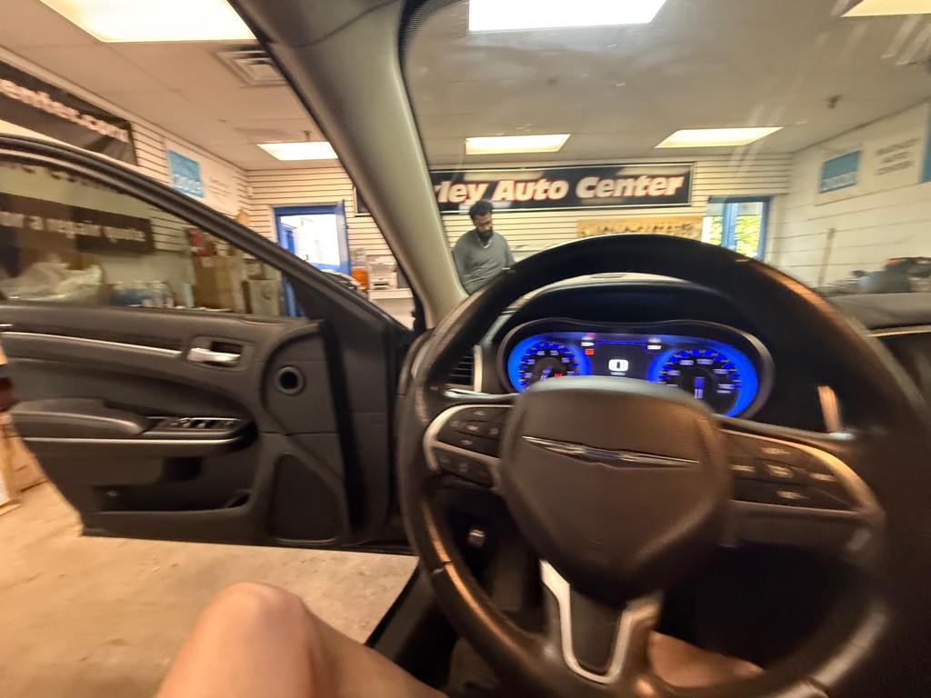 2015 Chrysler 300 Image 37