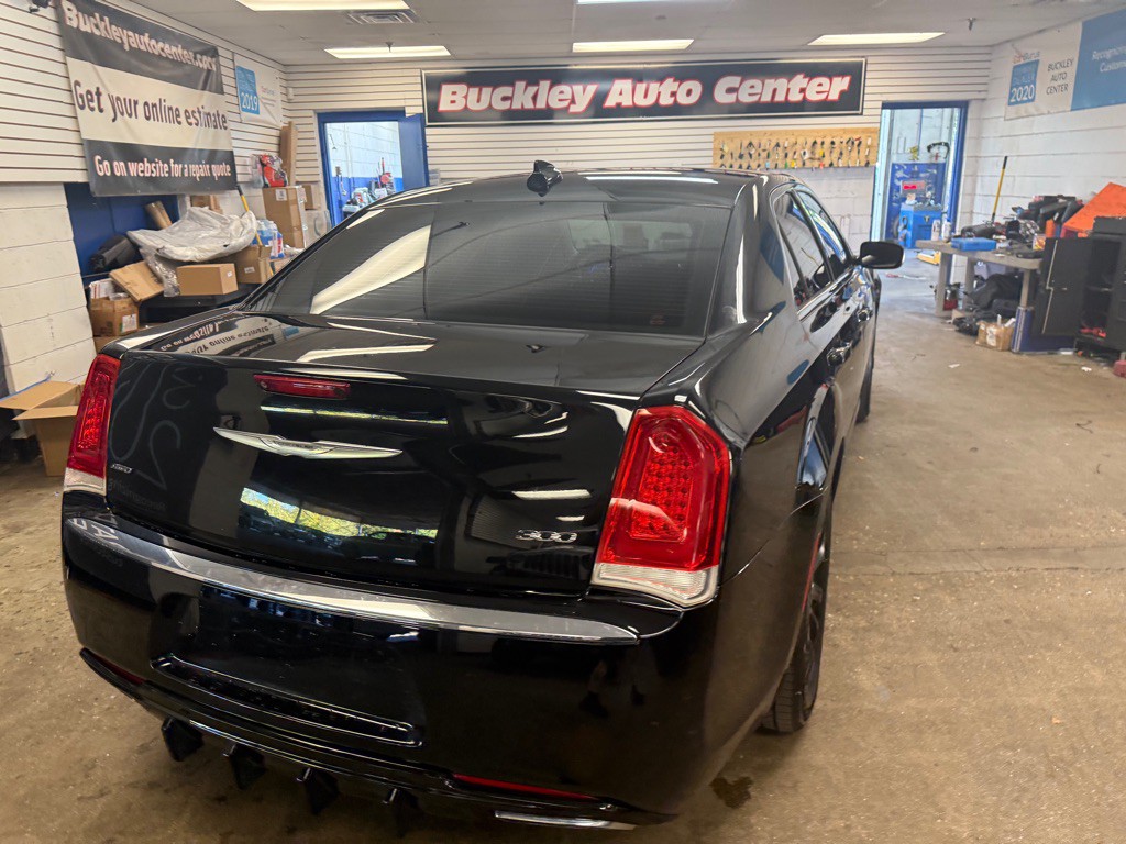 2015 Chrysler 300 Image 45