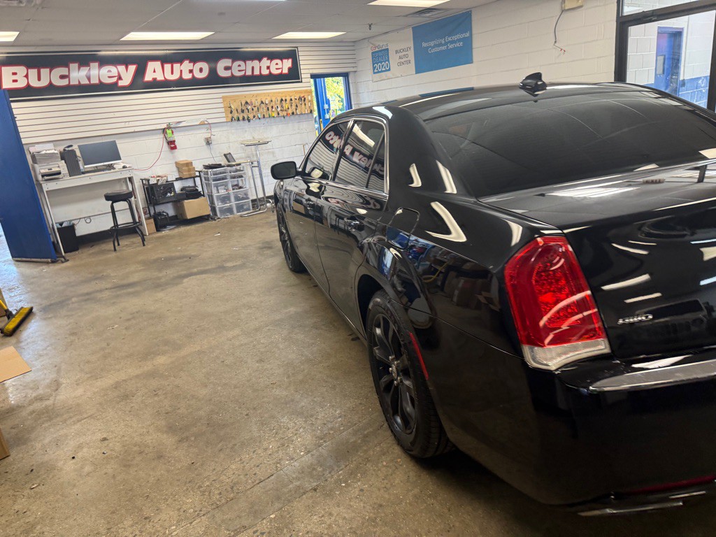 2015 Chrysler 300 Image 48