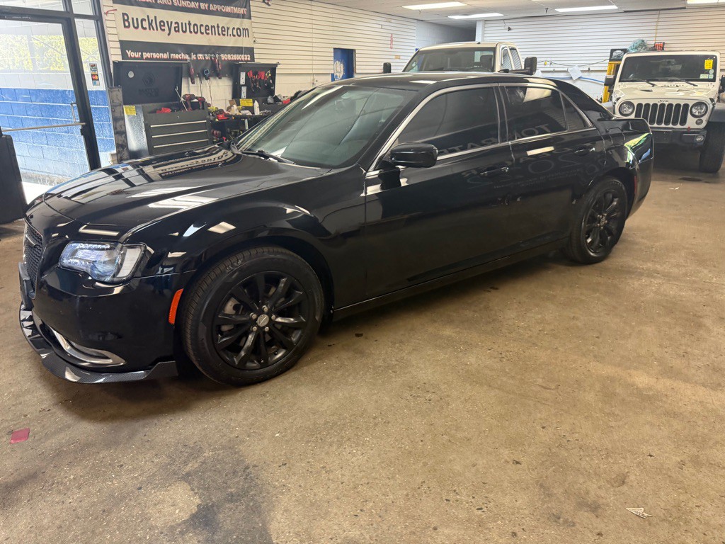 2015 Chrysler 300 Image 50