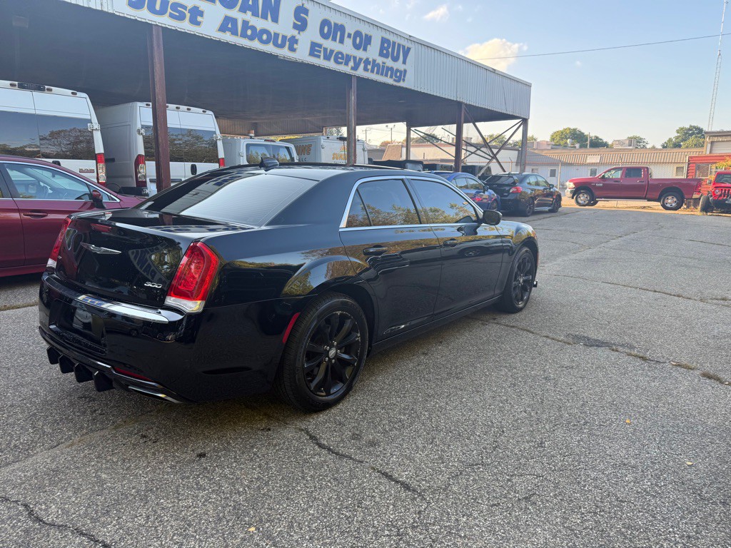 2015 Chrysler 300 Image 56