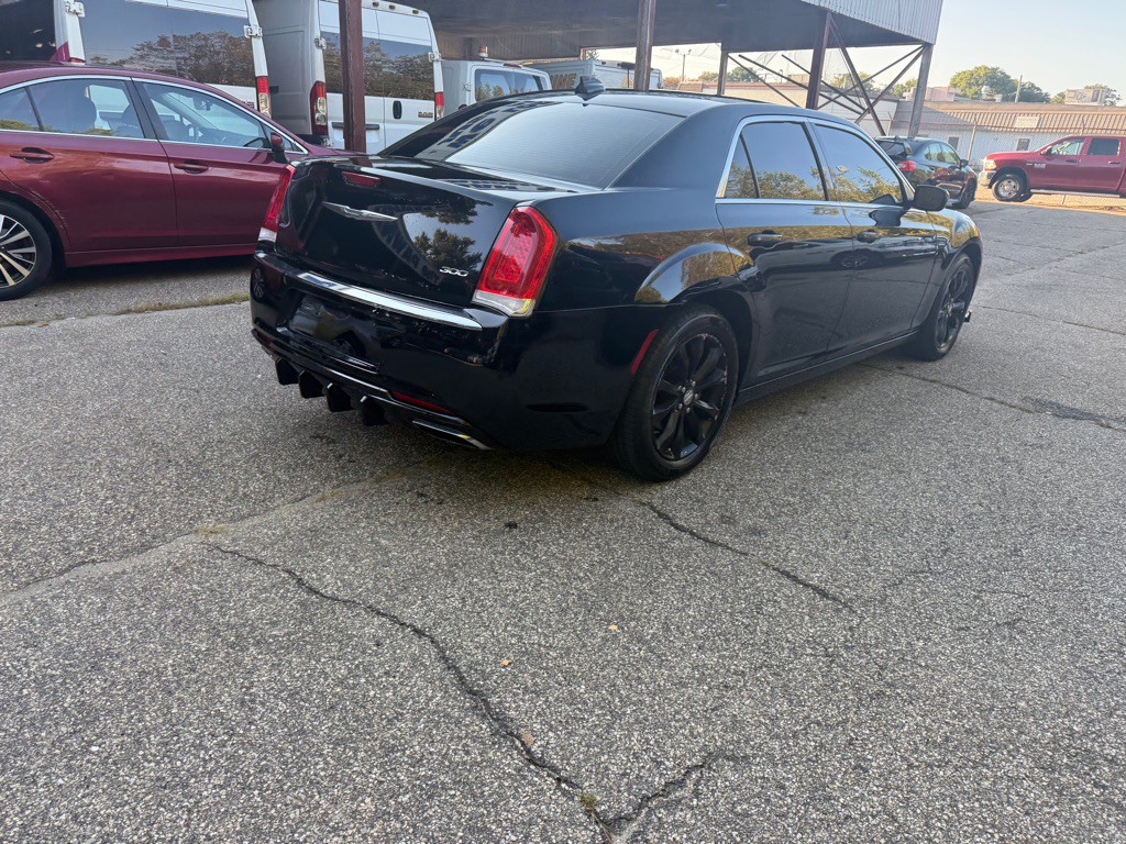2015 Chrysler 300 Image 57