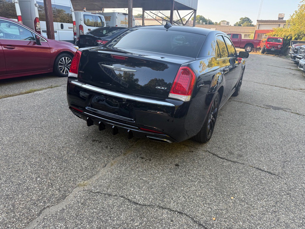 2015 Chrysler 300 Image 58