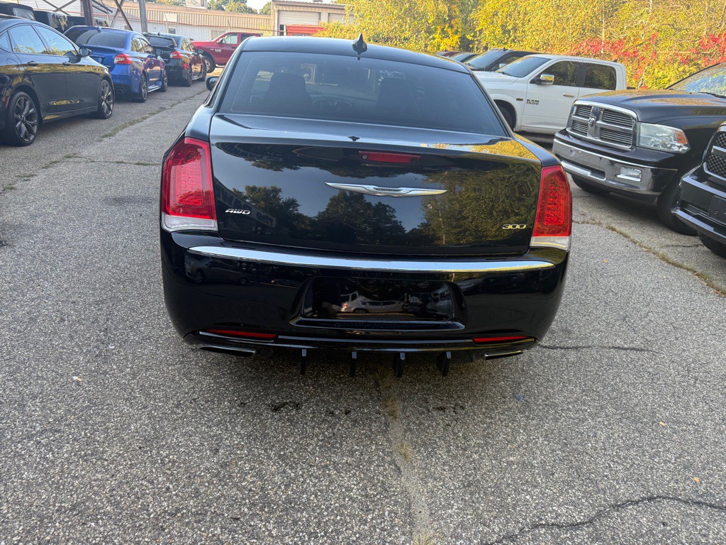 2015 Chrysler 300 Image 60