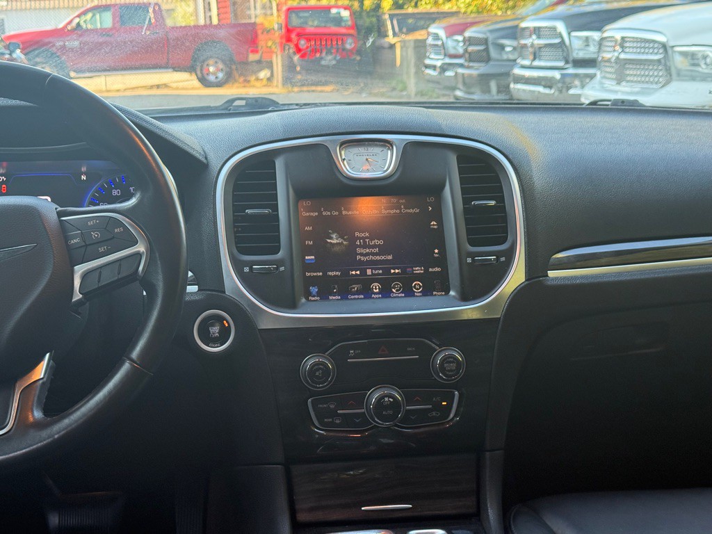 2015 Chrysler 300 Image 63