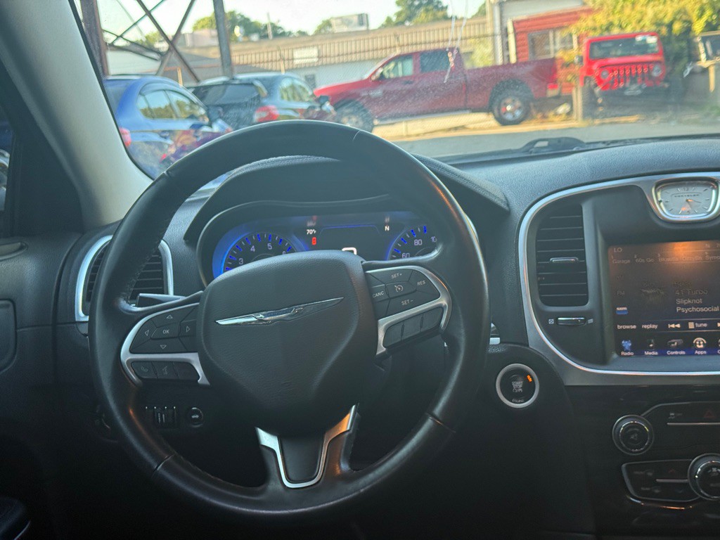 2015 Chrysler 300 Image 64