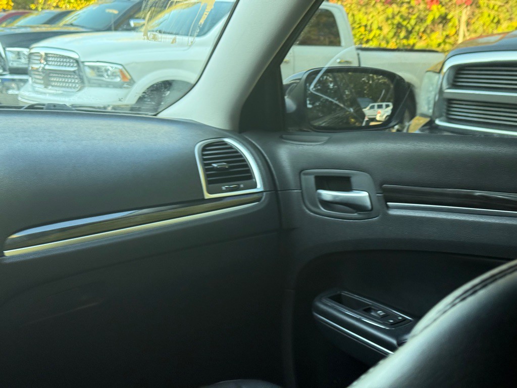2015 Chrysler 300 Image 65