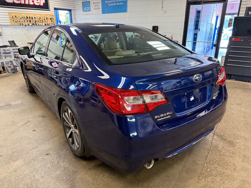 2015 Subaru Legacy Image 4