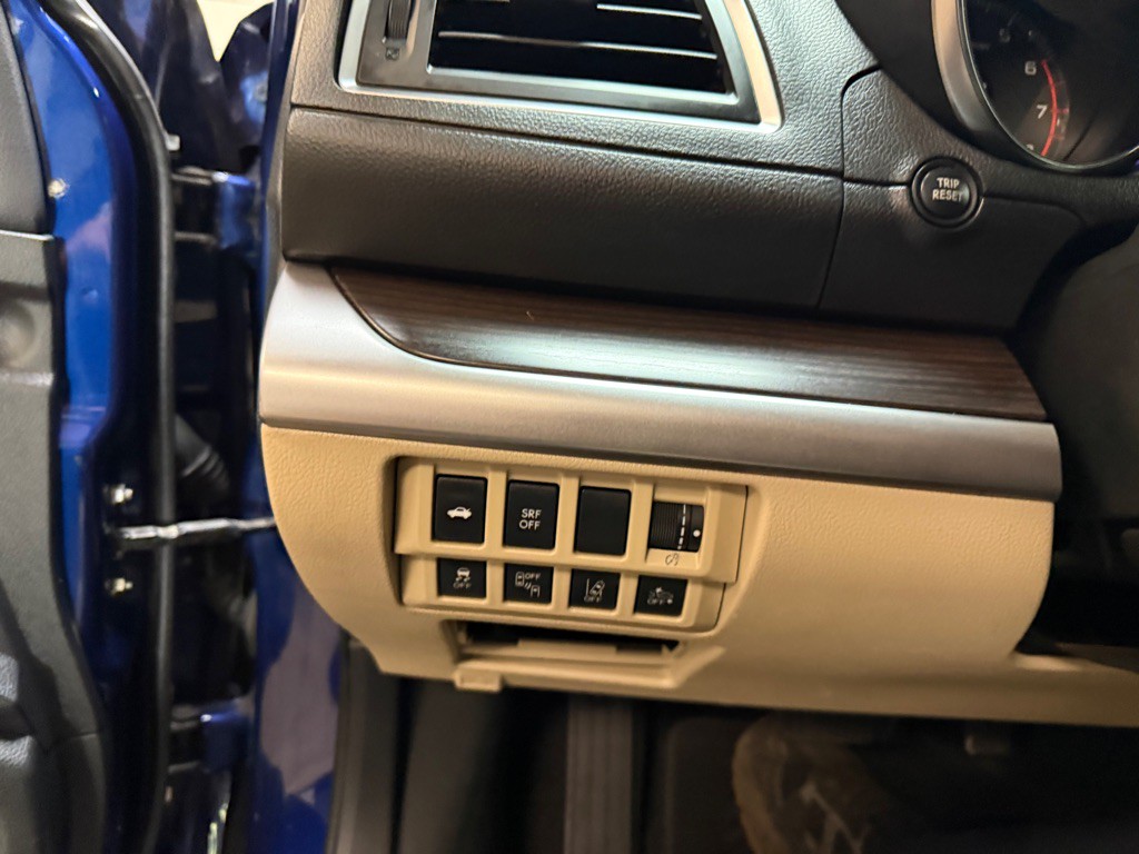 2015 Subaru Legacy Image 13