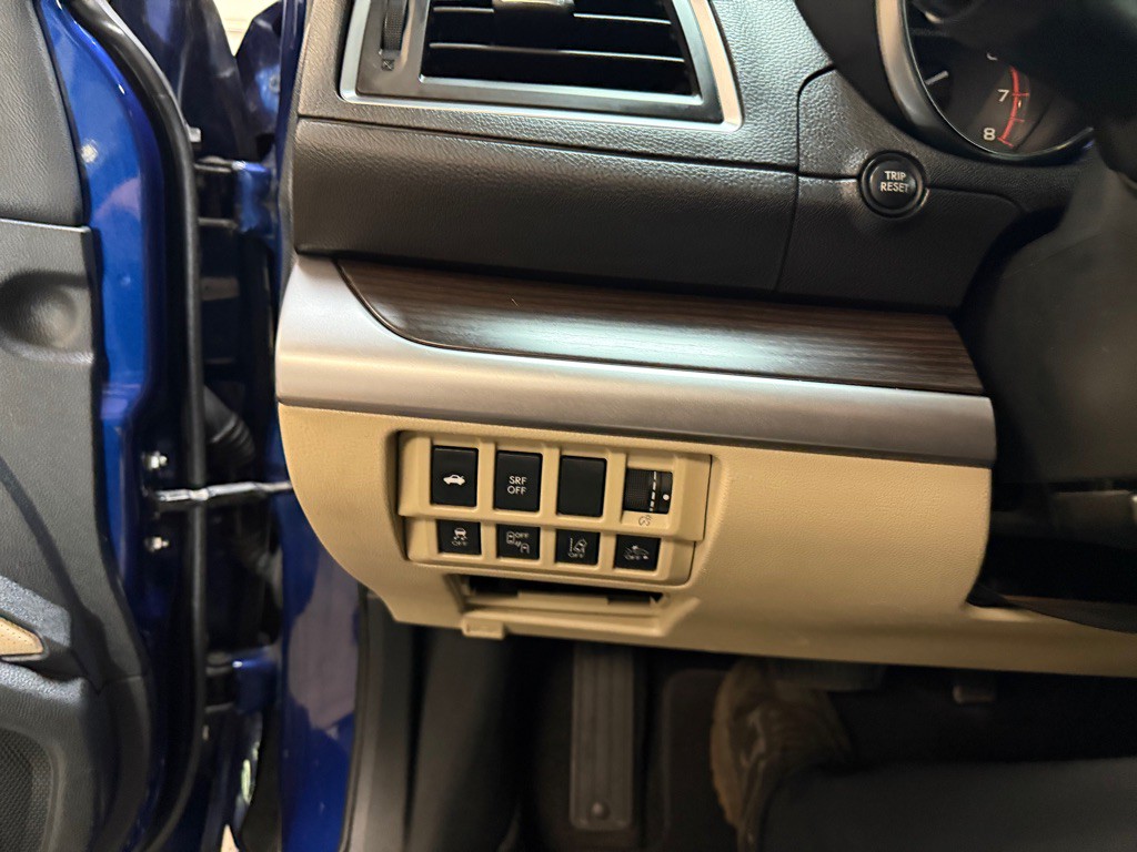 2015 Subaru Legacy Image 14