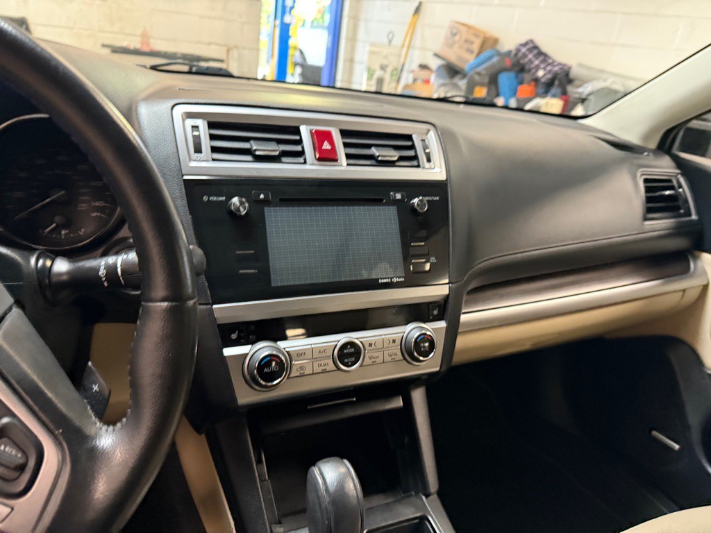 2015 Subaru Legacy Image 16