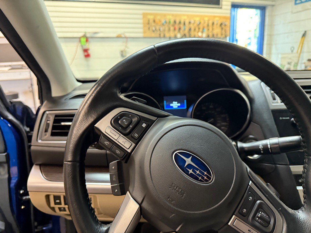 2015 Subaru Legacy Image 18