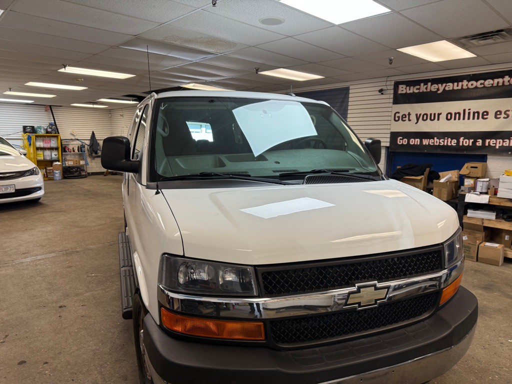 2015 Chevrolet Express Image 2