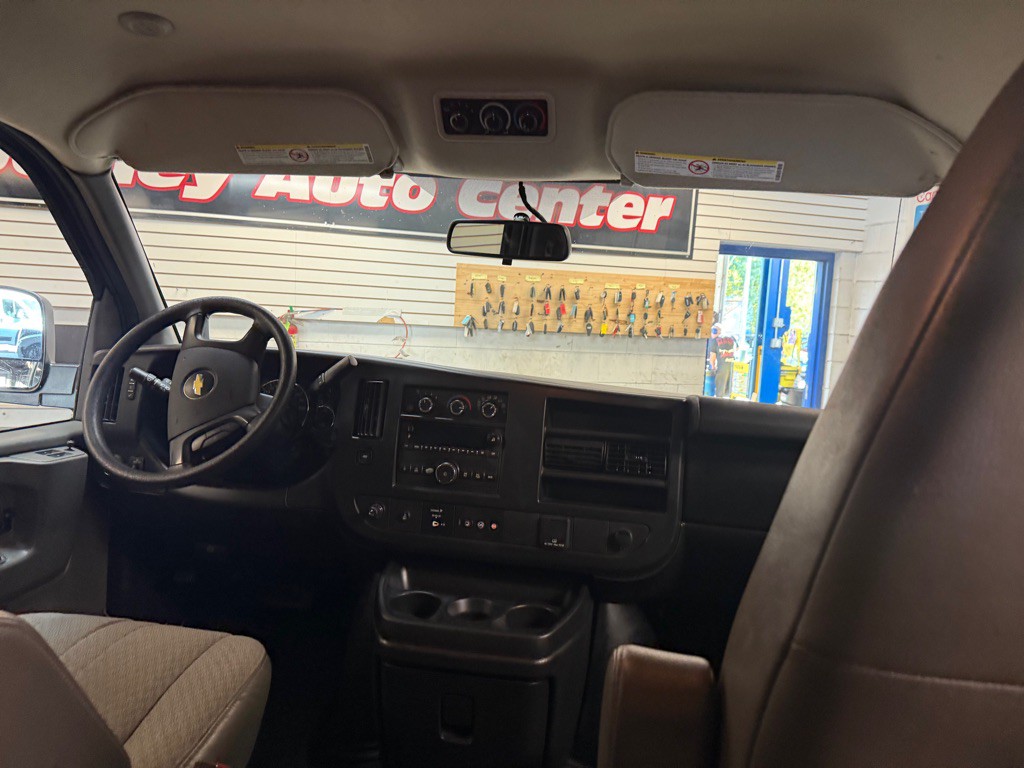 2015 Chevrolet Express Image 6