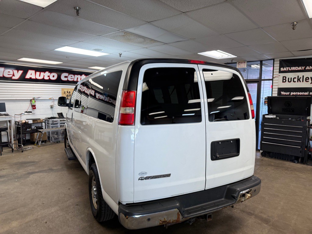 2015 Chevrolet Express Image 7