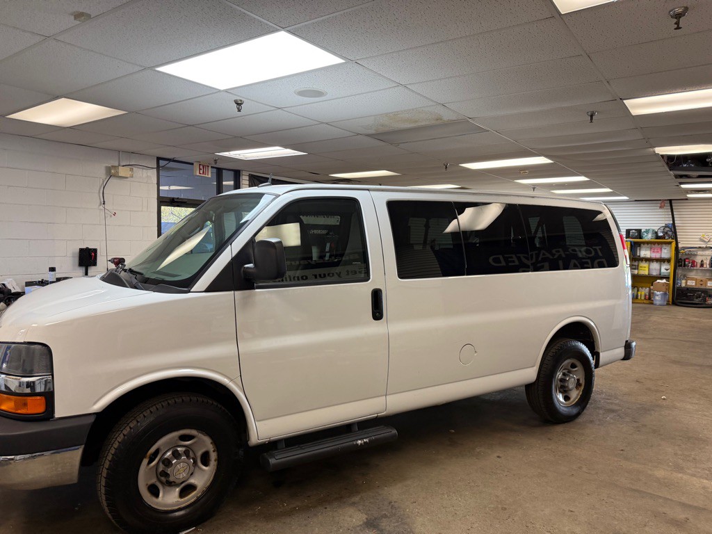 2015 Chevrolet Express Image 11