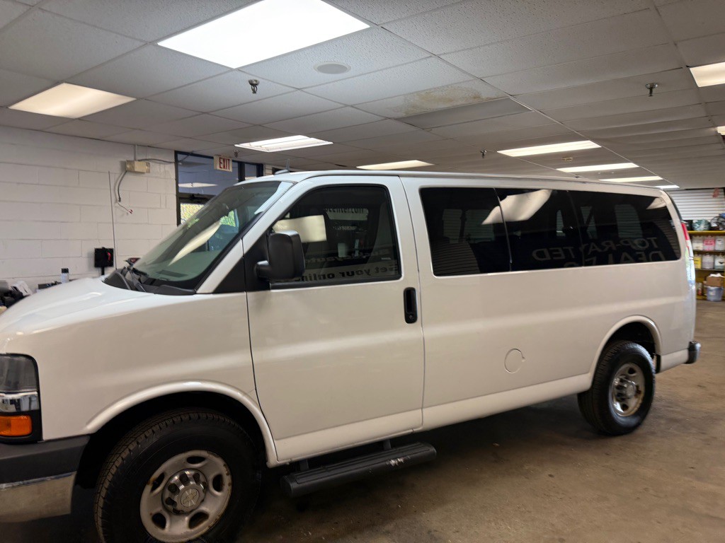 2015 Chevrolet Express Image 12