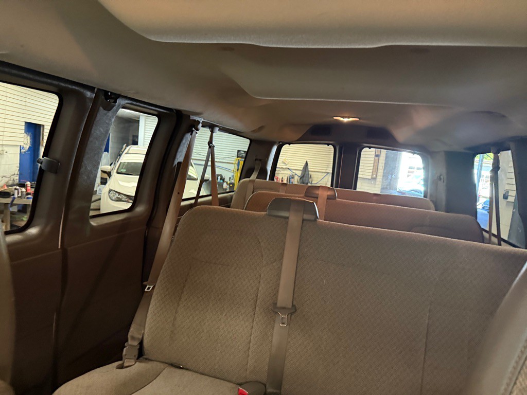 2015 Chevrolet Express Image 15