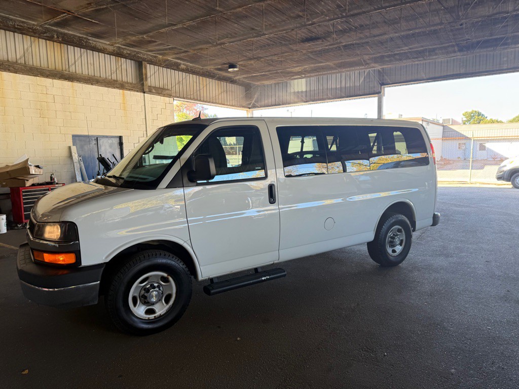 2015 Chevrolet Express Image 20