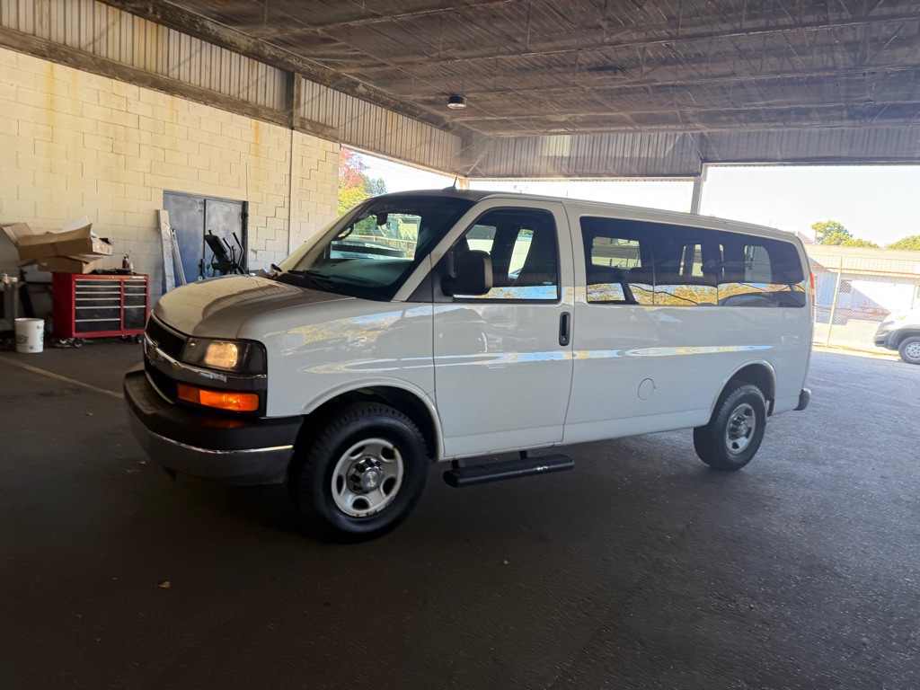 2015 Chevrolet Express Image 21