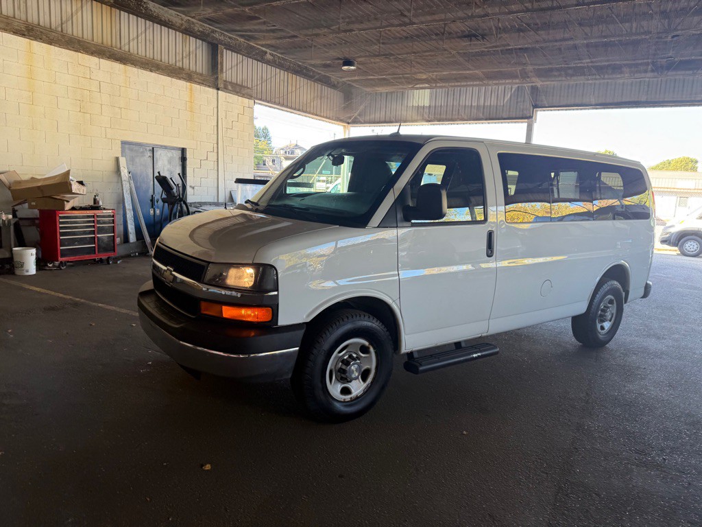 2015 Chevrolet Express Image 22