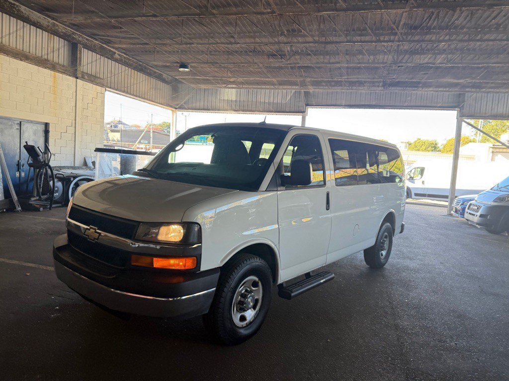 2015 Chevrolet Express Image 23