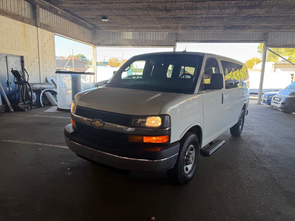 2015 Chevrolet Express Image 24