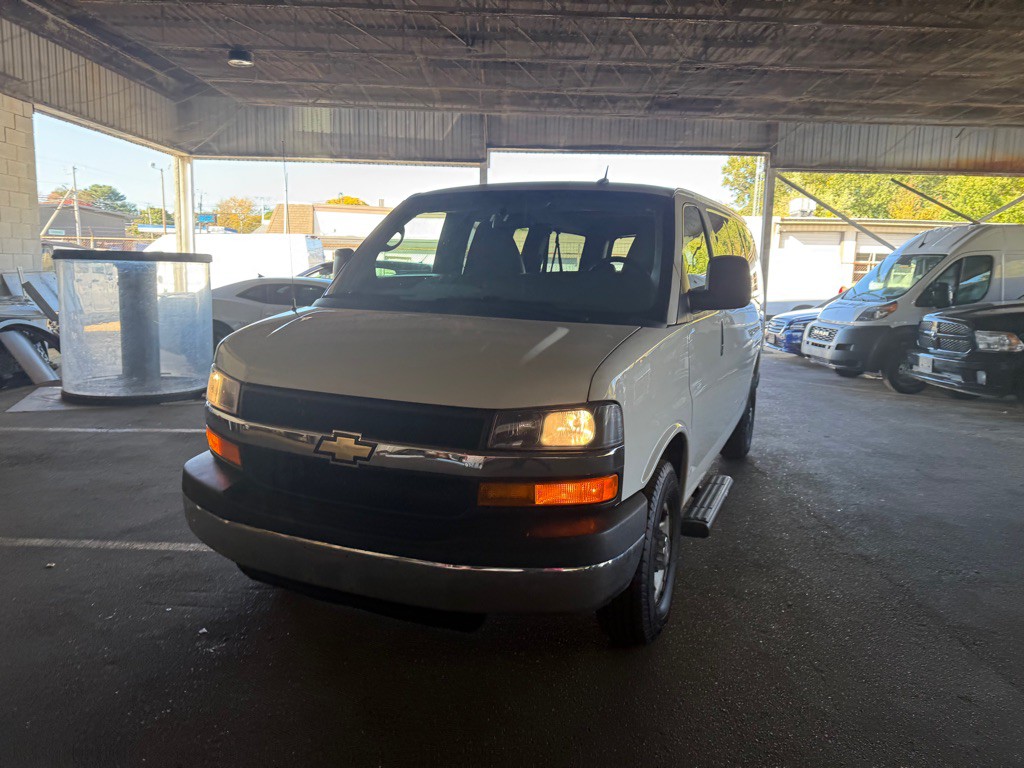 2015 Chevrolet Express Image 25