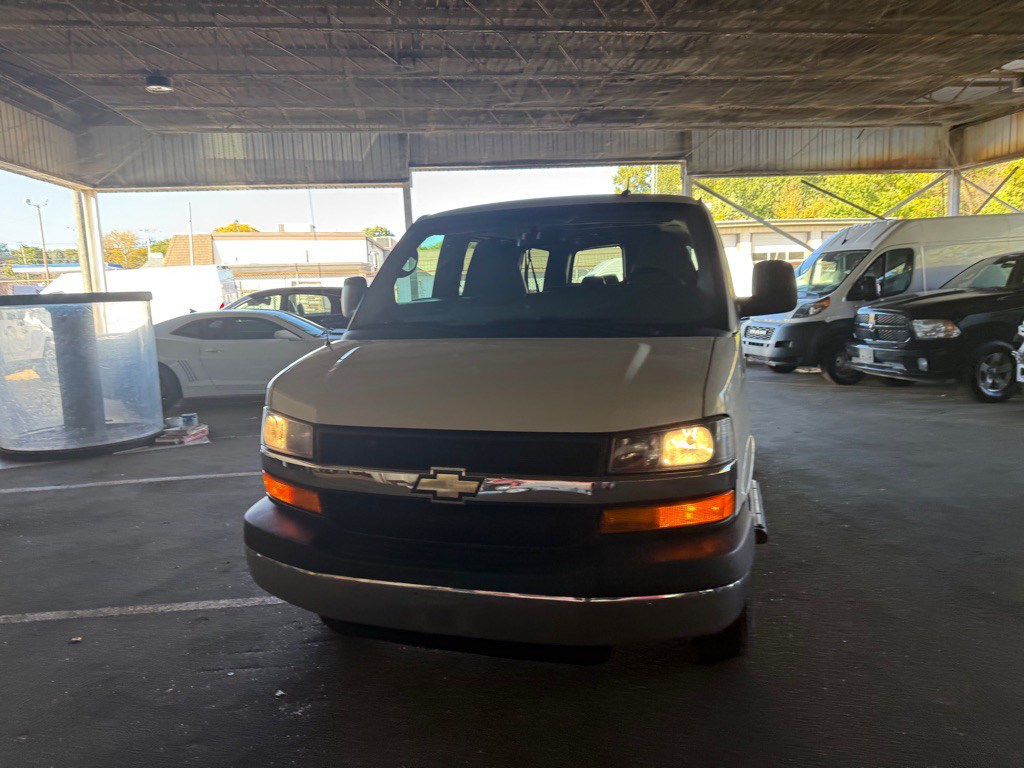 2015 Chevrolet Express Image 26