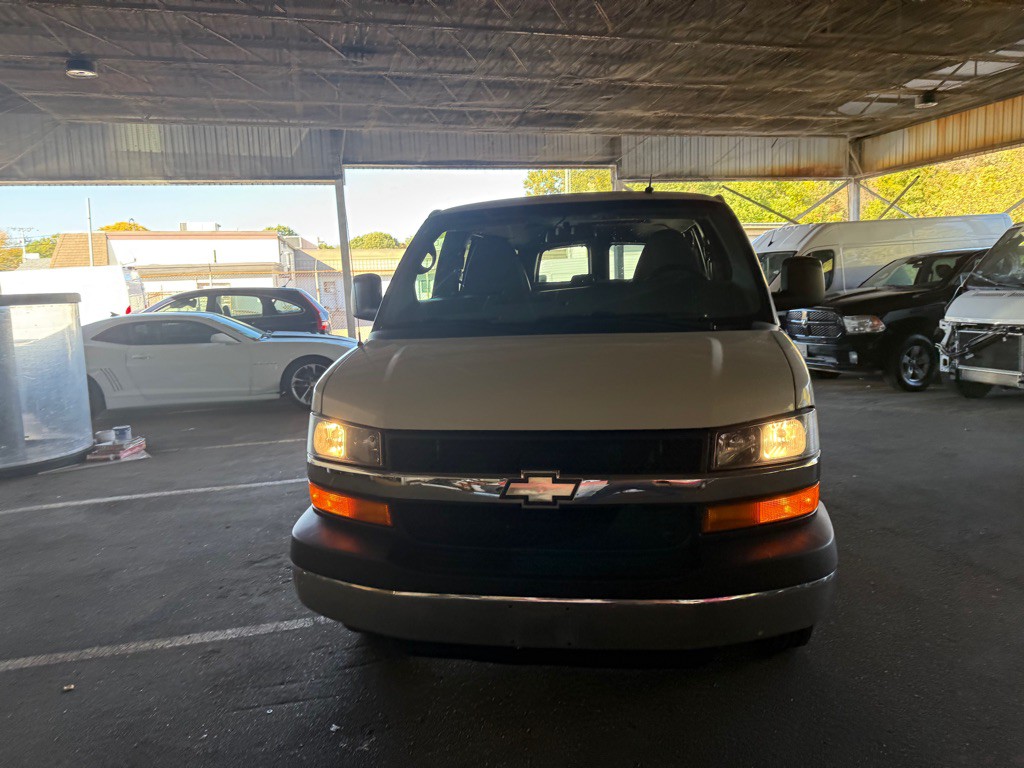 2015 Chevrolet Express Image 27