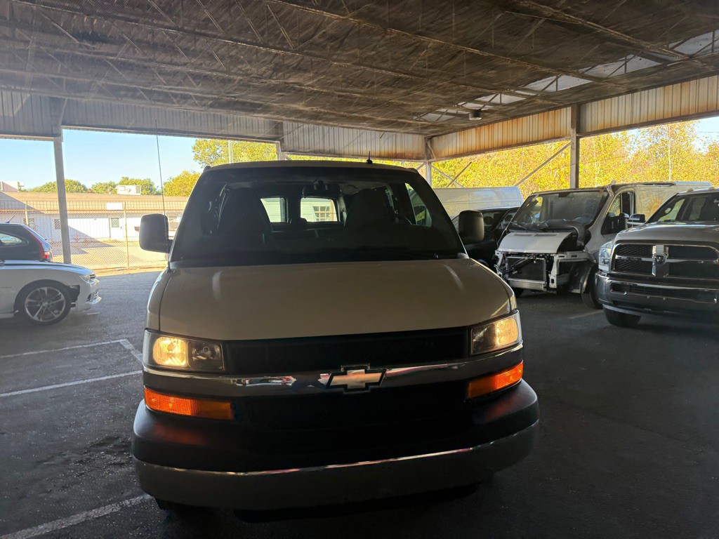 2015 Chevrolet Express Image 28