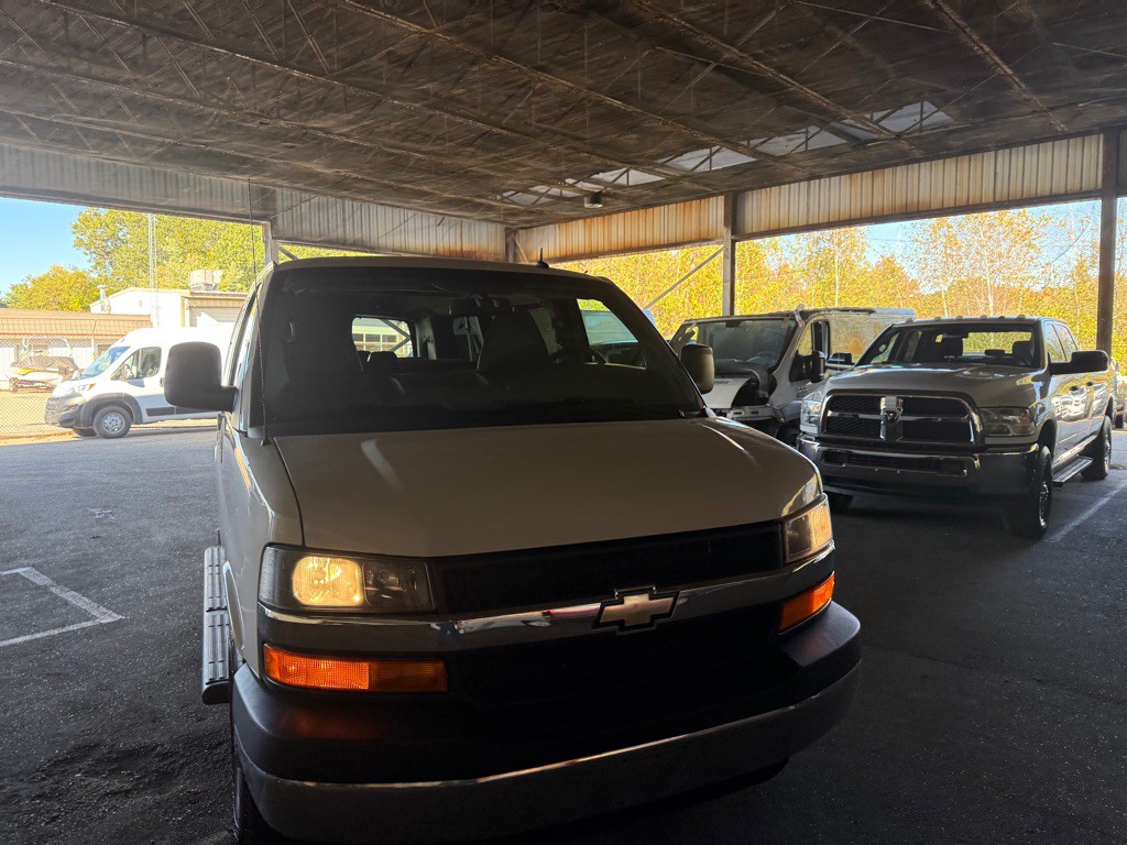 2015 Chevrolet Express Image 29