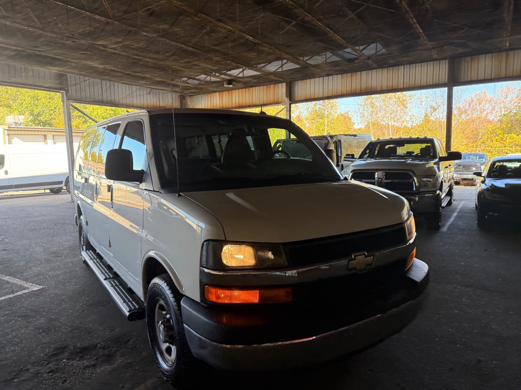2015 Chevrolet Express Image 30