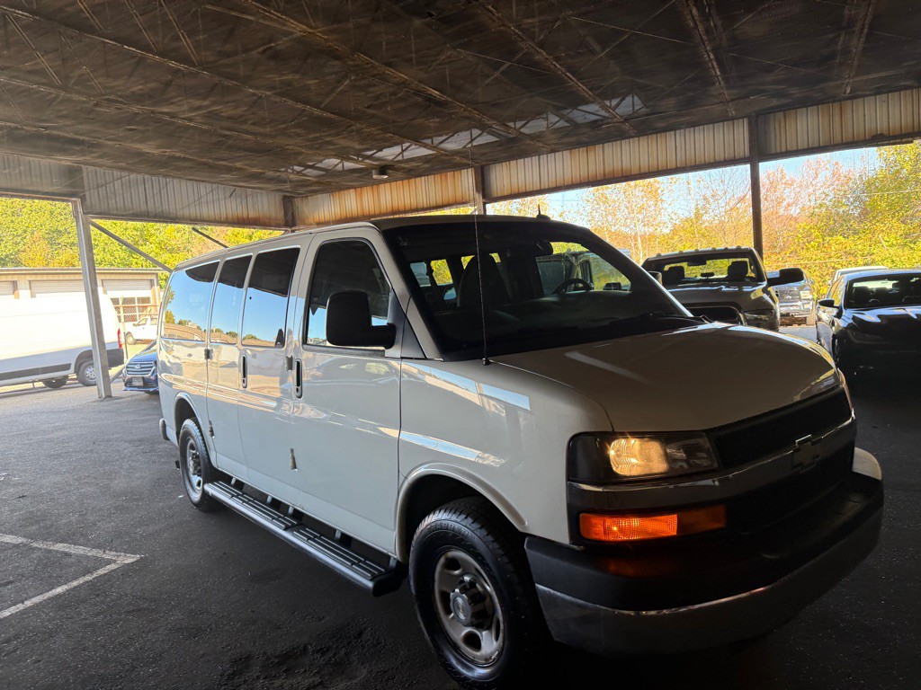 2015 Chevrolet Express Image 31