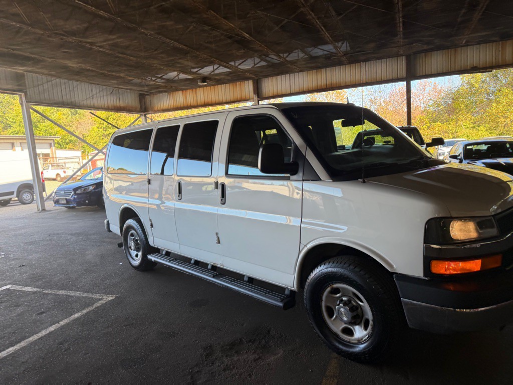 2015 Chevrolet Express Image 32