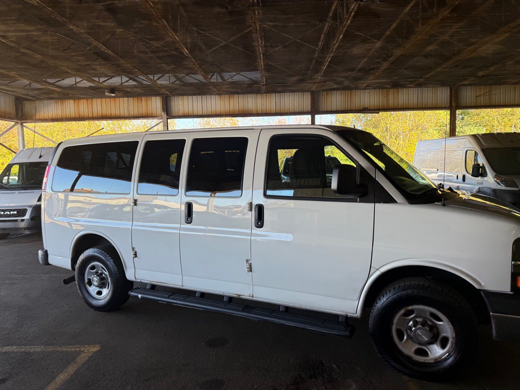 2015 Chevrolet Express Image 34
