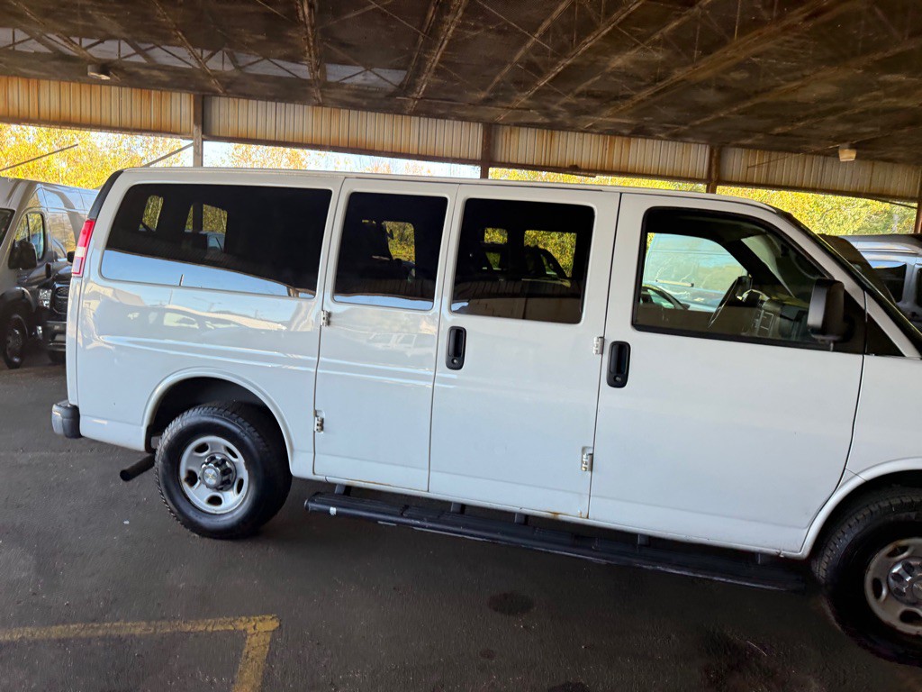 2015 Chevrolet Express Image 35