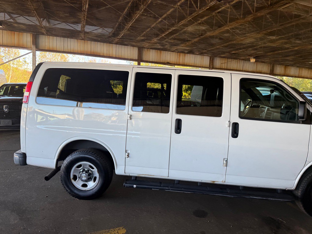 2015 Chevrolet Express Image 36