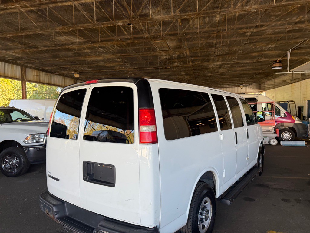 2015 Chevrolet Express Image 38