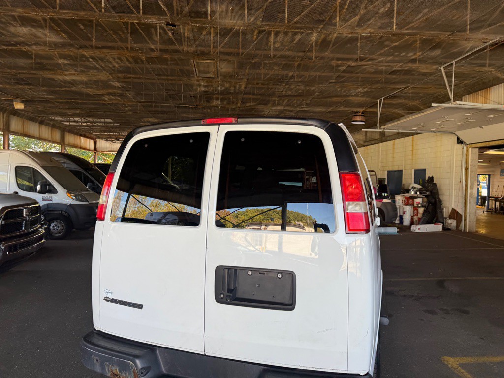 2015 Chevrolet Express Image 39