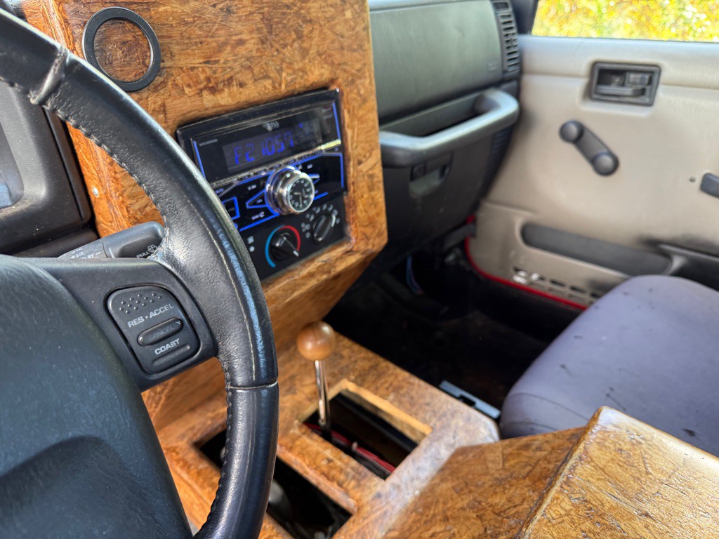 2003 Jeep Wrangler Image 13