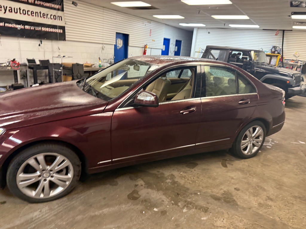 2008 Mercedes-Benz C-Class Image 2