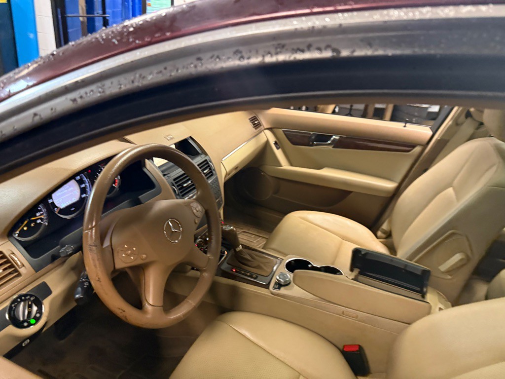 2008 Mercedes-Benz C-Class Image 12
