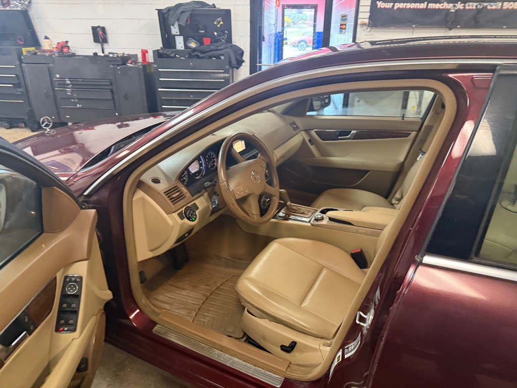 2008 Mercedes-Benz C-Class Image 30