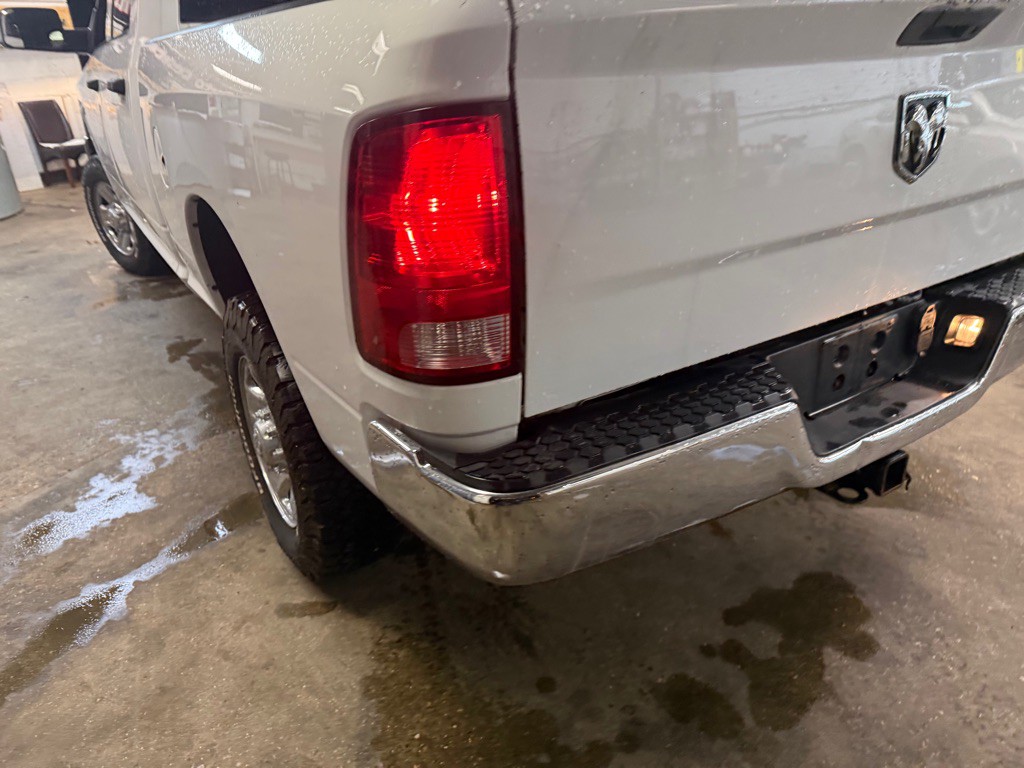 2017 RAM 3500 Image 9